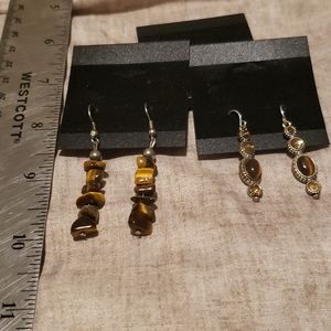 2 pairs of stone earrings